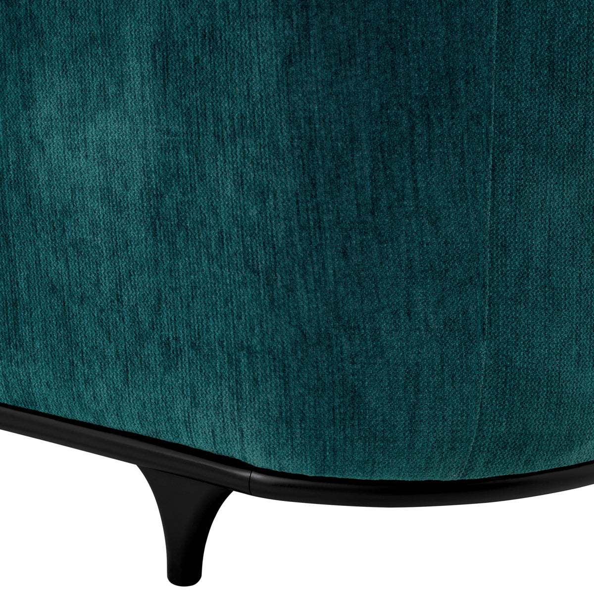 Siyah ahşap ayaklı yeşil şönil kumaşlı kanepe arka detay görünümü ve dikiş ayrıntıları.