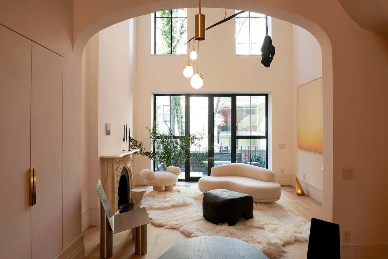 Kollu Teddy Bukle Kumaşlı Ahşap Huş Ayaklı Puf