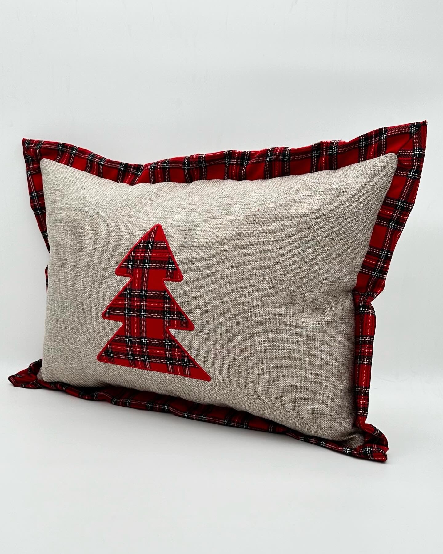 Kırmızı Çam Ağacı Ekose Aplikeli Yılbaşı Konsepti Dikdörtgen Kırlent