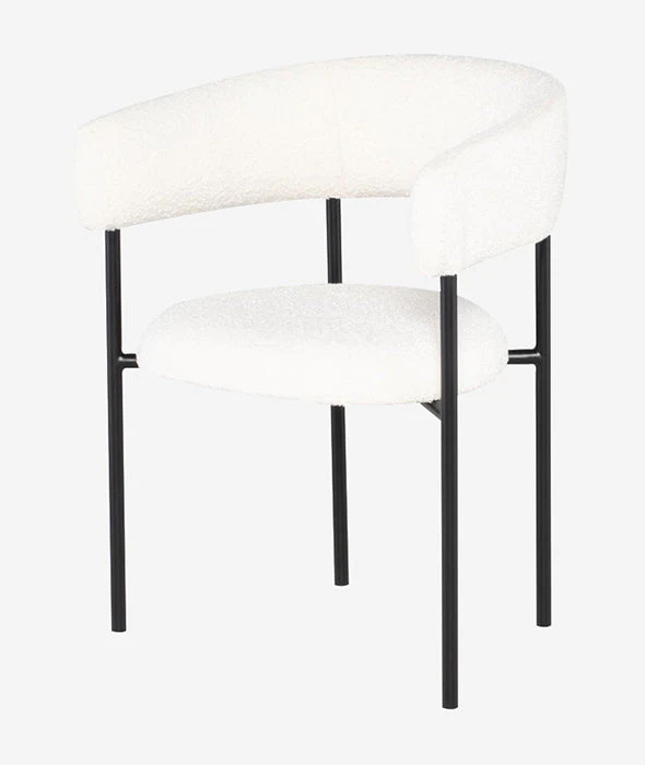 Cassia Beyaz Teddy kumaşlı metal ayaklı kollu sandalye, modern ve şık tasarım, konforlu oturum, 87 cm yükseklik.