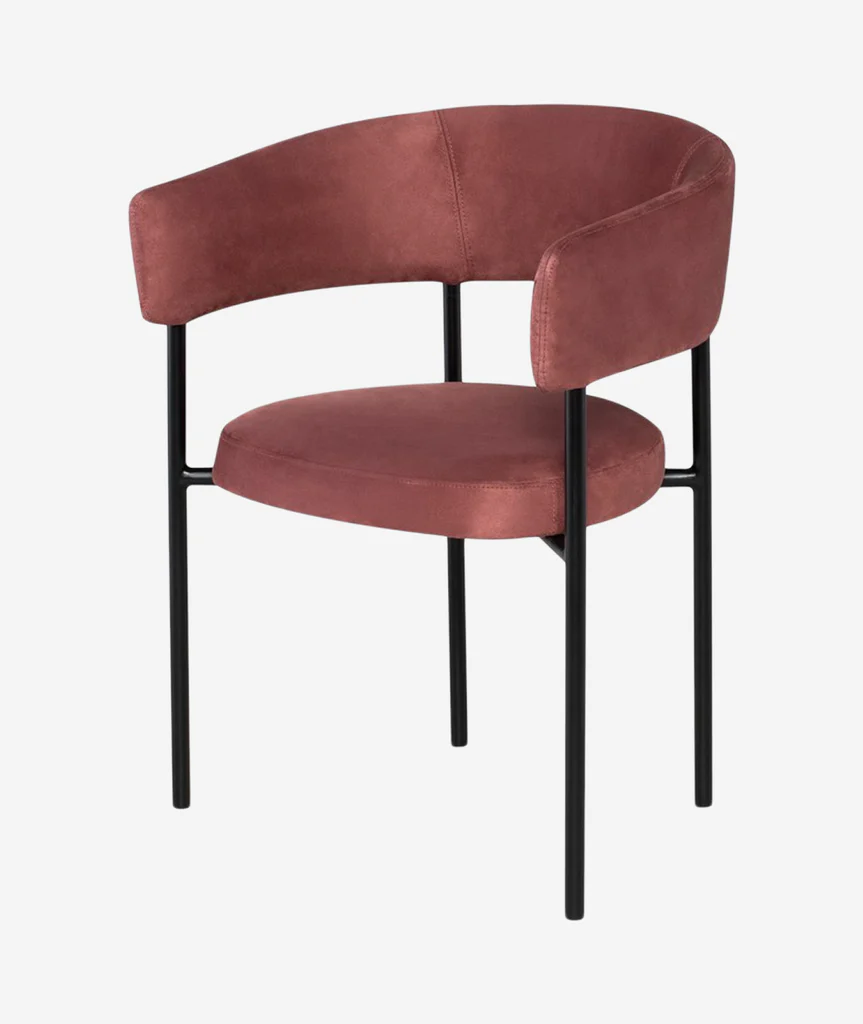 Cassia pudra rengi süet kumaşlı metal ayaklı kollu sandalye, modern tasarım ve konfor için ideal.