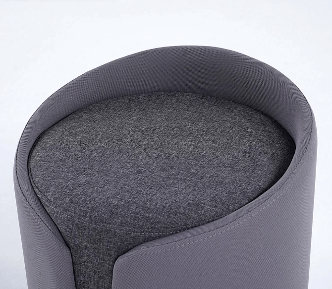 Gri keten kumaşlı yuvarlak mini puf, modern ve şık tasarıma sahip, ev ve ofis kullanımı için ideal.