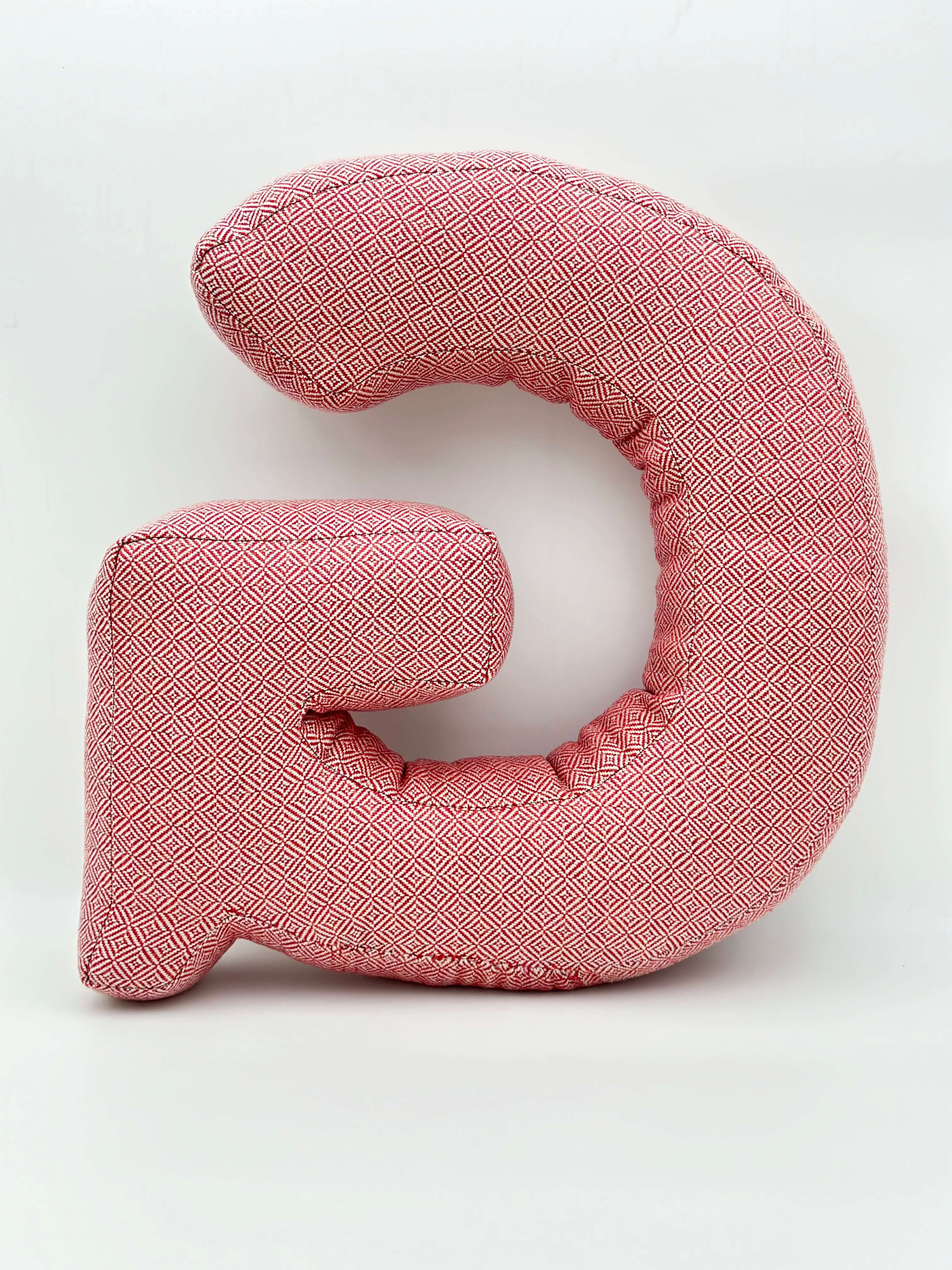 G HARFİ YASTIK KIRMIZI DESENLİ KETEN KUMAŞLI KİŞİYE ÖZEL HEDİYE HARF KIRLENT