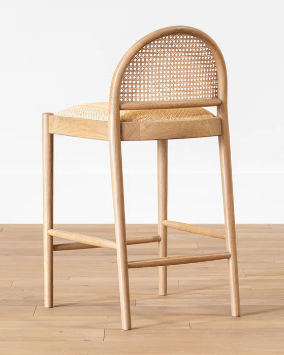 Hadden Hazeranlı natural bar sandalyesi, hasır oturumlu ve şık tasarımı ile modern mekanlar için ideal.