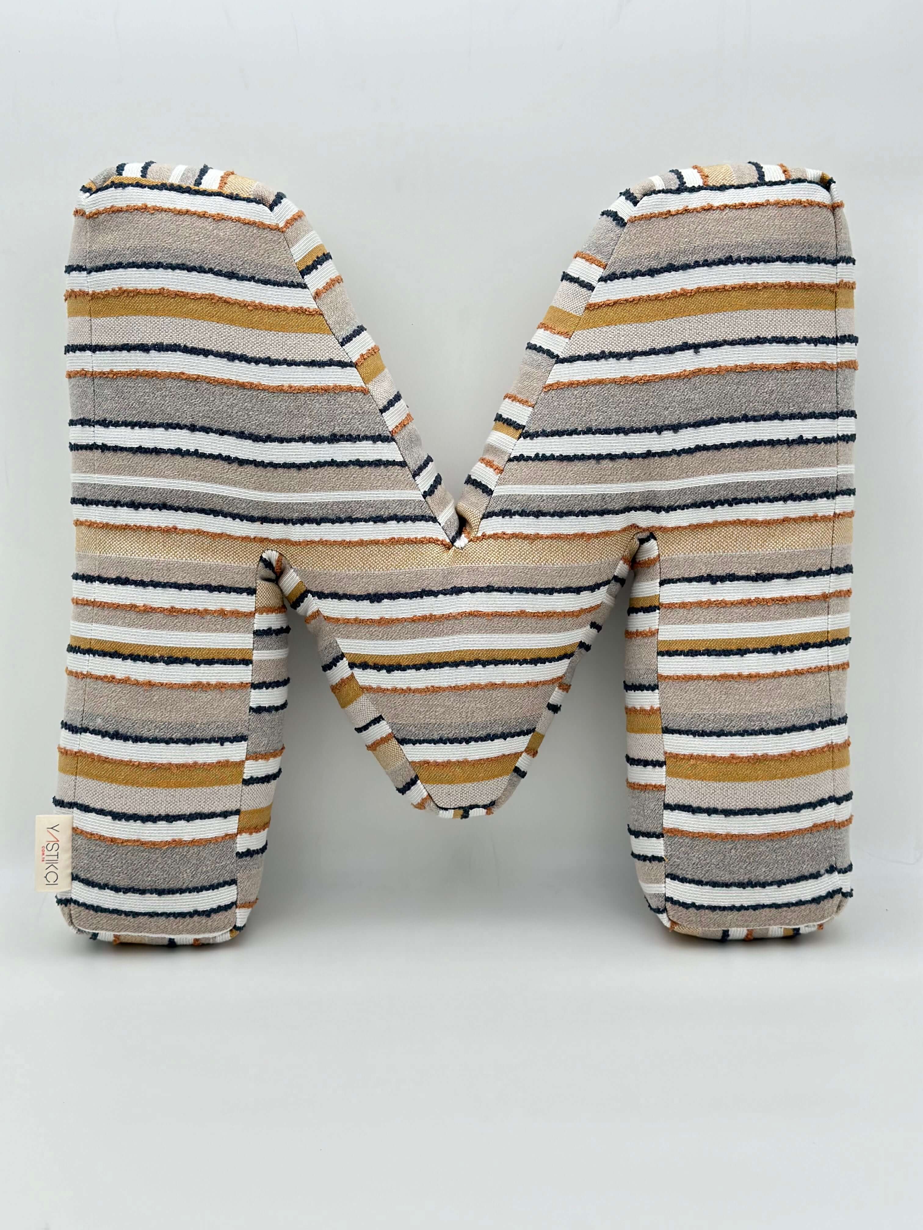 M HARFİ YASTIK ÇİZGİLİ KUMAŞLI KİŞİYE ÖZEL HEDİYE HARF KIRLENT