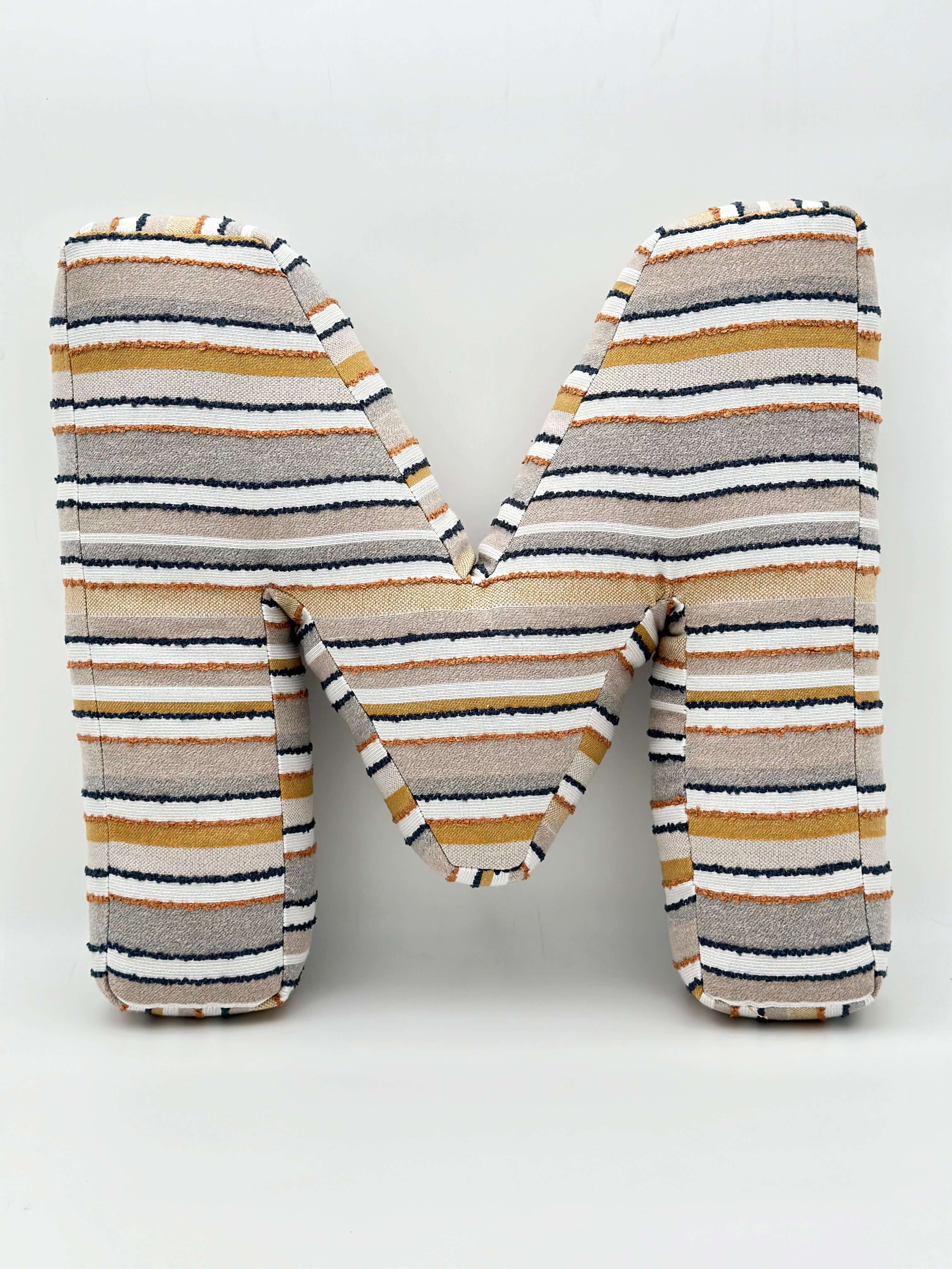 M HARFİ YASTIK ÇİZGİLİ KUMAŞLI KİŞİYE ÖZEL HEDİYE HARF KIRLENT