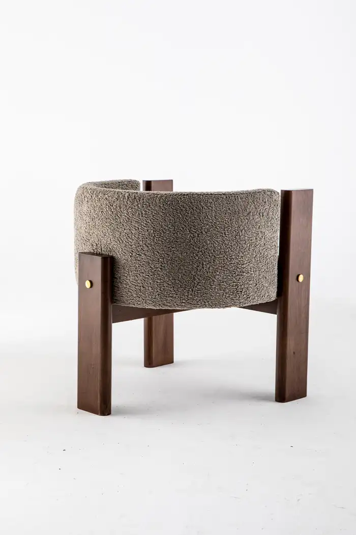 Malta gri teddy kumaşlı ahşap ceviz rengi koltuk, modern tasarım, ev ve ofis decor.