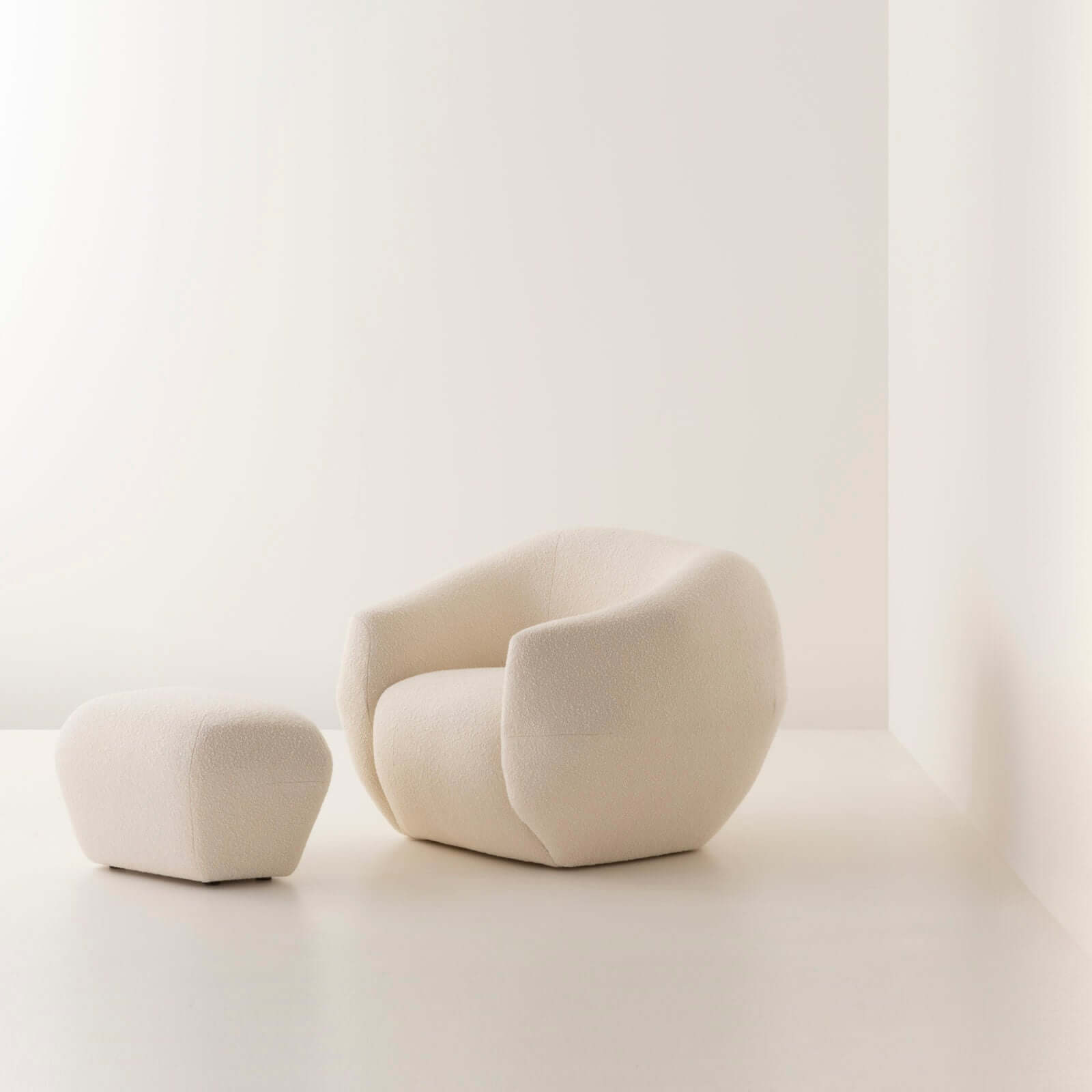 Kollu Teddy Bukle Kumaşlı Ahşap Huş Ayaklı Puf