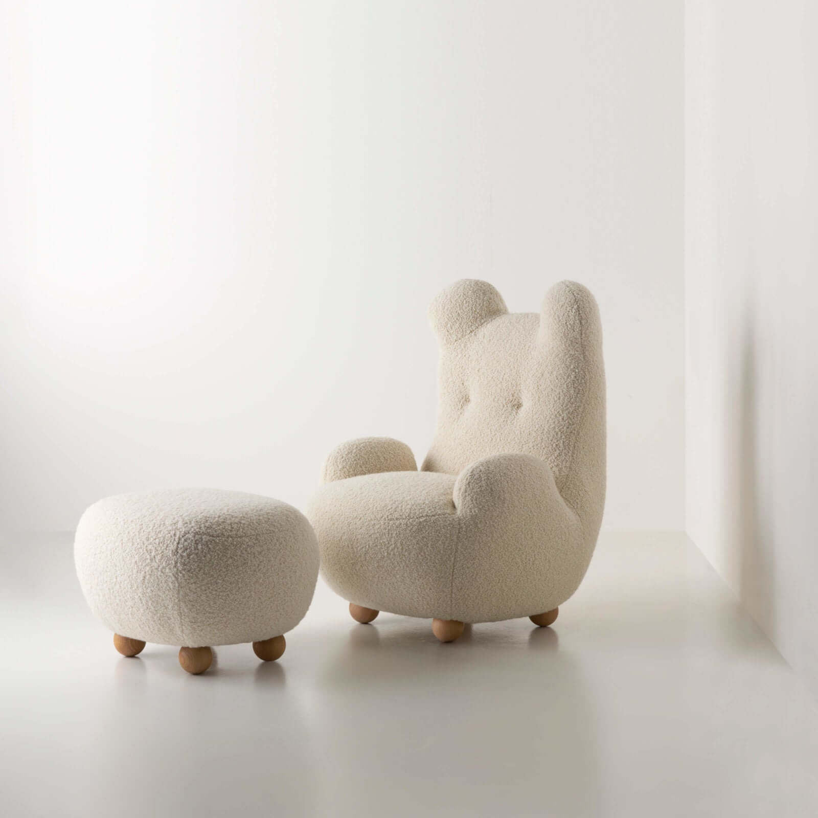 Teddy Kumaşlı Yuvarlak Formlu Ahşap Yuvarlak Ayaklı Puf