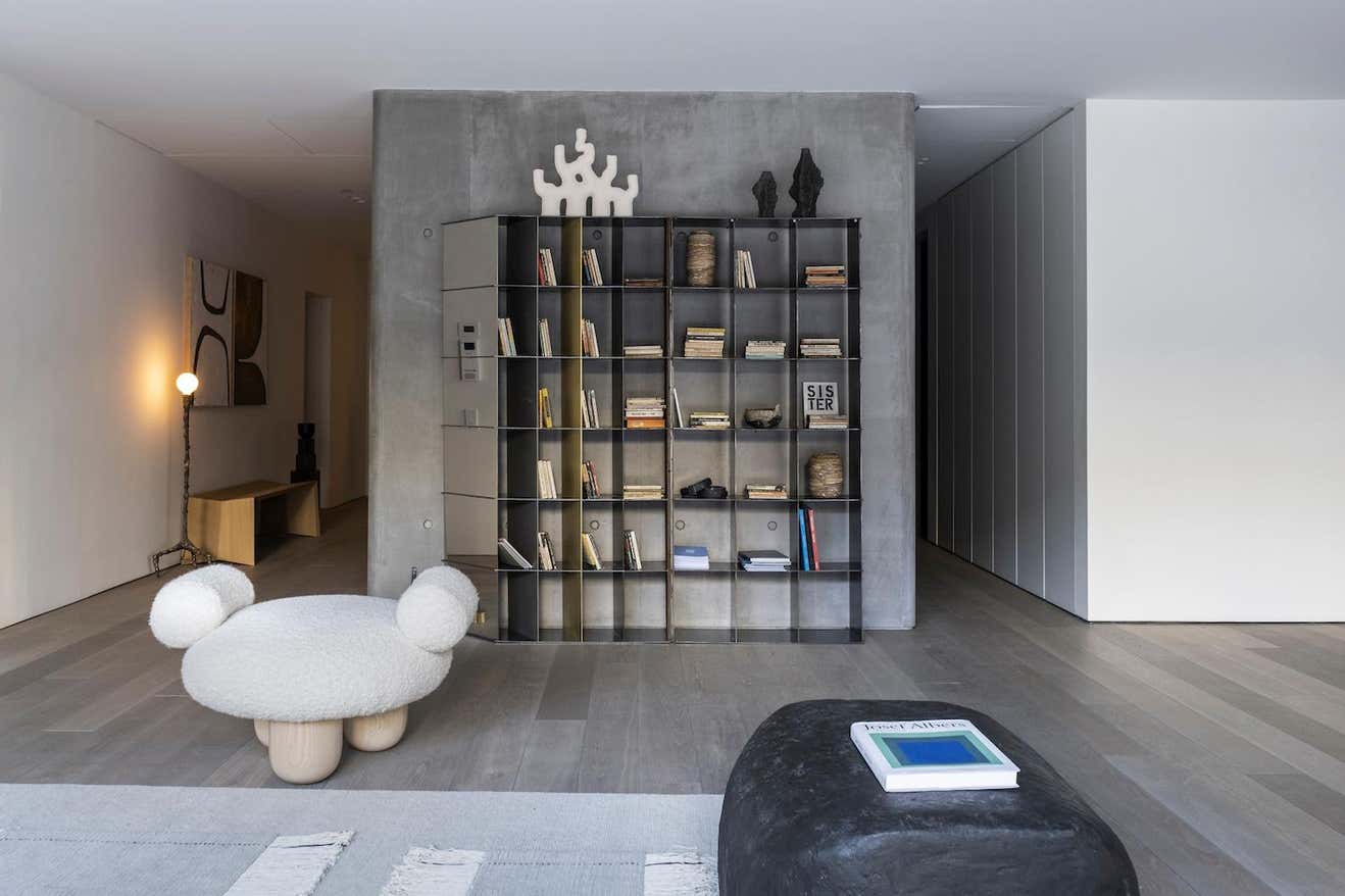 Kollu Teddy Bukle Kumaşlı Ahşap Huş Ayaklı Puf