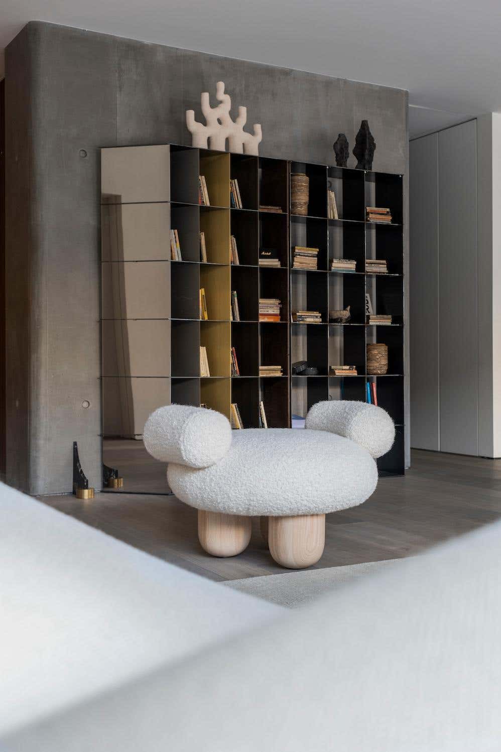 Kollu Teddy Bukle Kumaşlı Ahşap Huş Ayaklı Puf