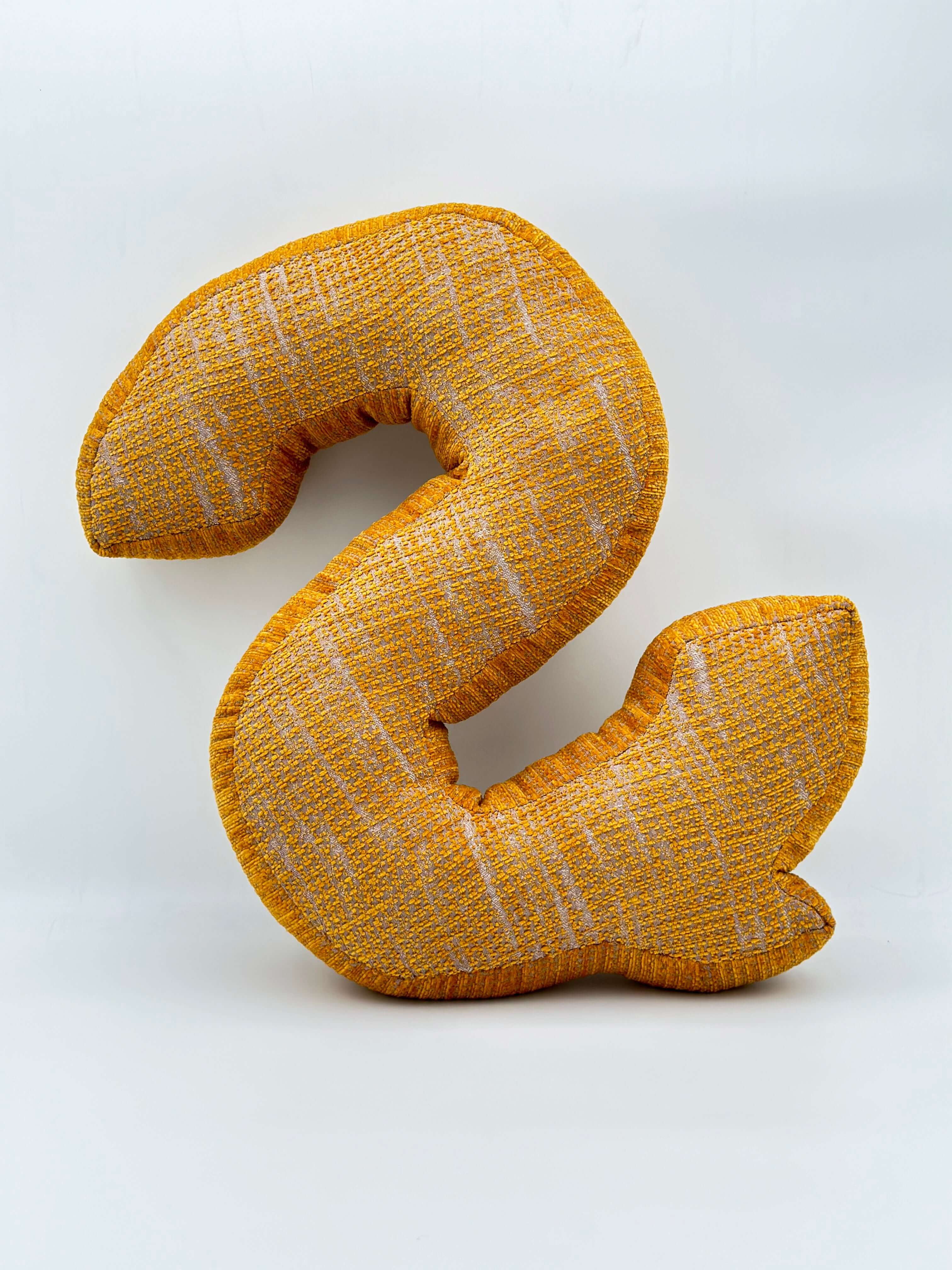 Ş HARFİ YASTIK SARI KETEN KUMAŞLI KİŞİYE ÖZEL HEDİYE HARF KIRLENT