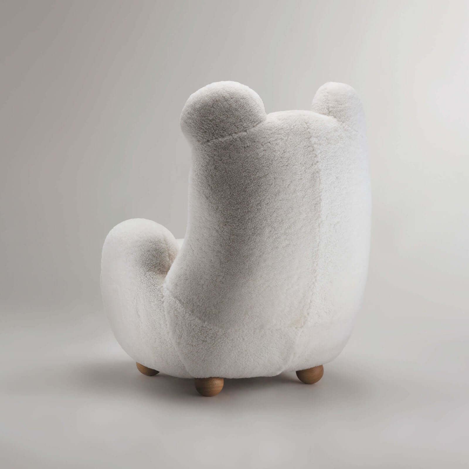 Kulaklı Formlu Pofuduk Ayıcık Kürklü Yumuşak Tüylü Kumaşlı Berjer