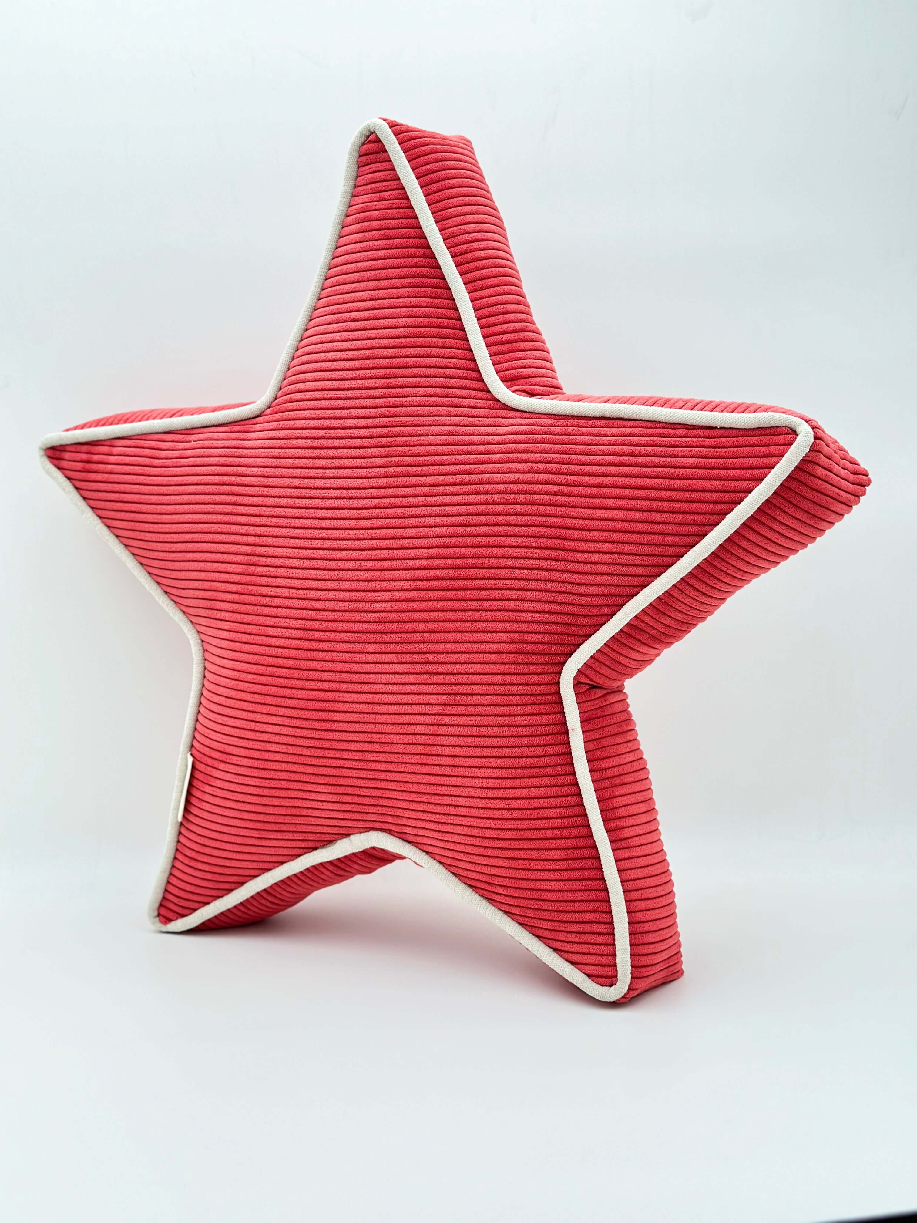 KIRMIZI FİTİLLİ KUMAŞLI BEJ ŞERİTLİ YILDIZ FORMUNDA YASTIK