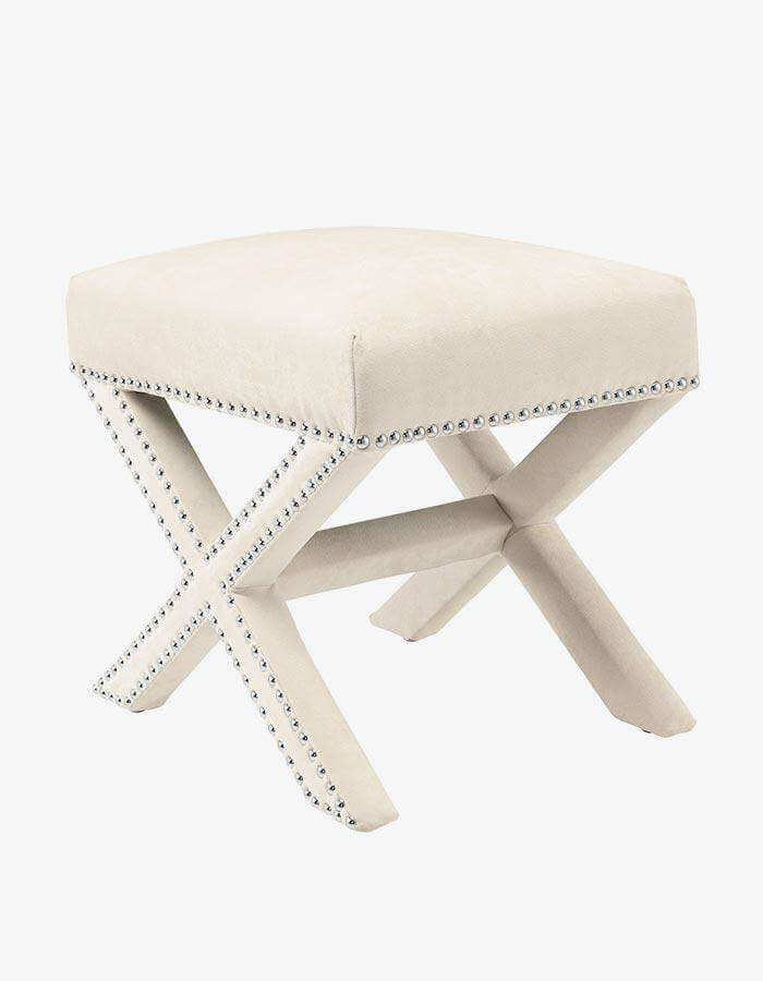 Krem Rengi Kadife Çapraz Ayaklı Kabaralı Zımbalı Ahşap Puf - Pufcu