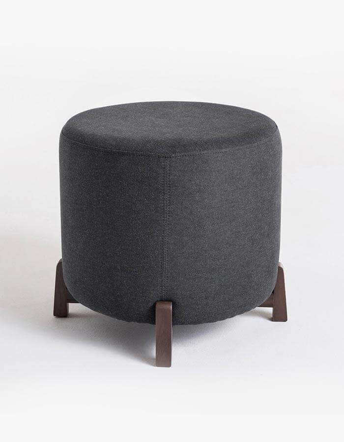 Yuvarlak Antrasit Keten Kumaşlı Masif Ahşap Ayaklı Puf - Pufcu