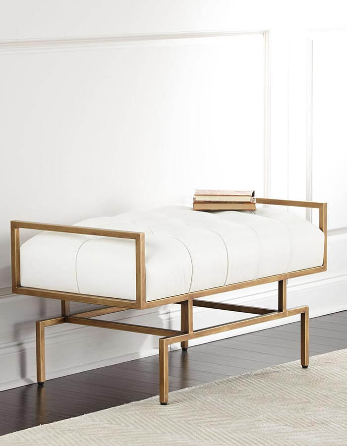 Beyaz Suni Deri Pirinç Eskitme Rengi Cilalı Demir Metal Ayaklı Puf