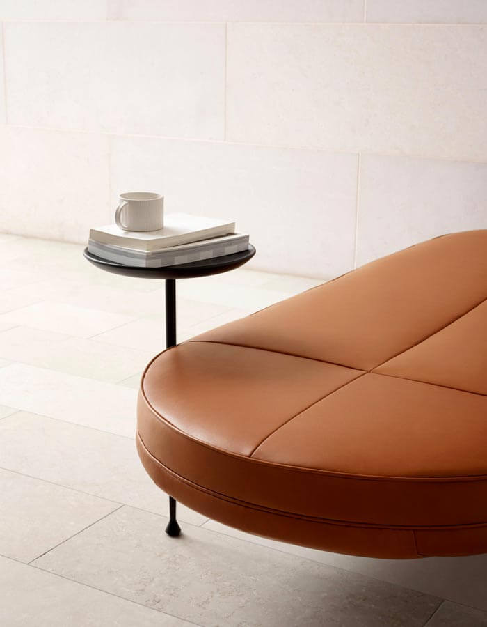 Taba Rengi Suni Deri Yastık Detaylı Oval Bench