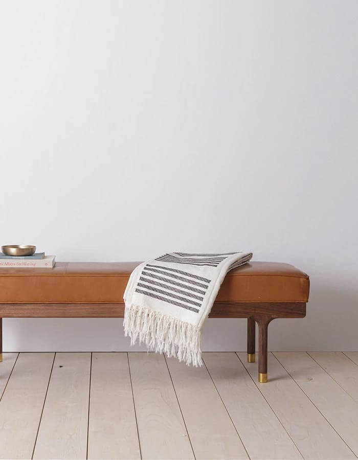 Açık Kahverengi Suni Deri Pirinç Pabuç Detaylı Dikdörtgen Bench Lifestyle