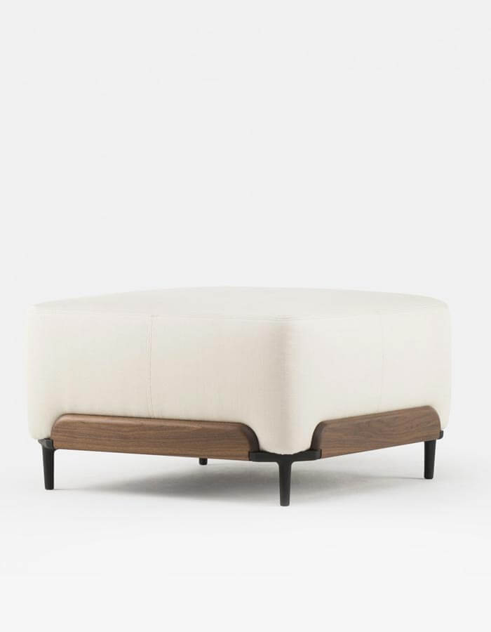 Beyaz Rengi Keten Kumaşlı Ahşap ve Metal Ayaklı Kare Puf