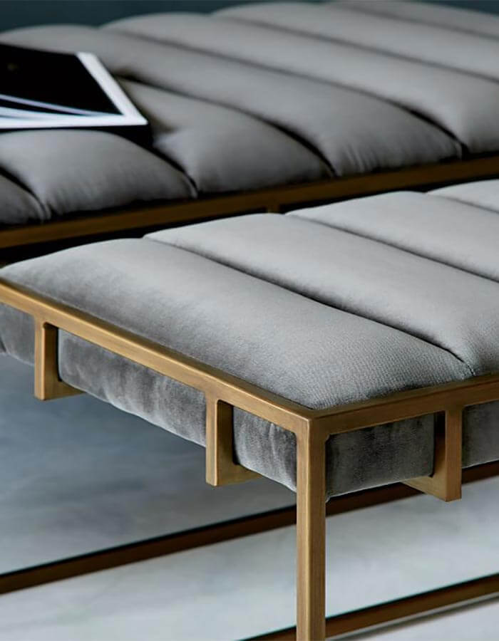 Gri Kadife Pirinç Eskitme Rengi Metal Ayaklı Tabure Puf - Pufcu