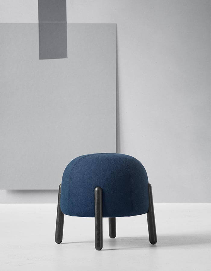 Lacivert Rengi Keten Kumaşlı Masif Ayaklı Puf