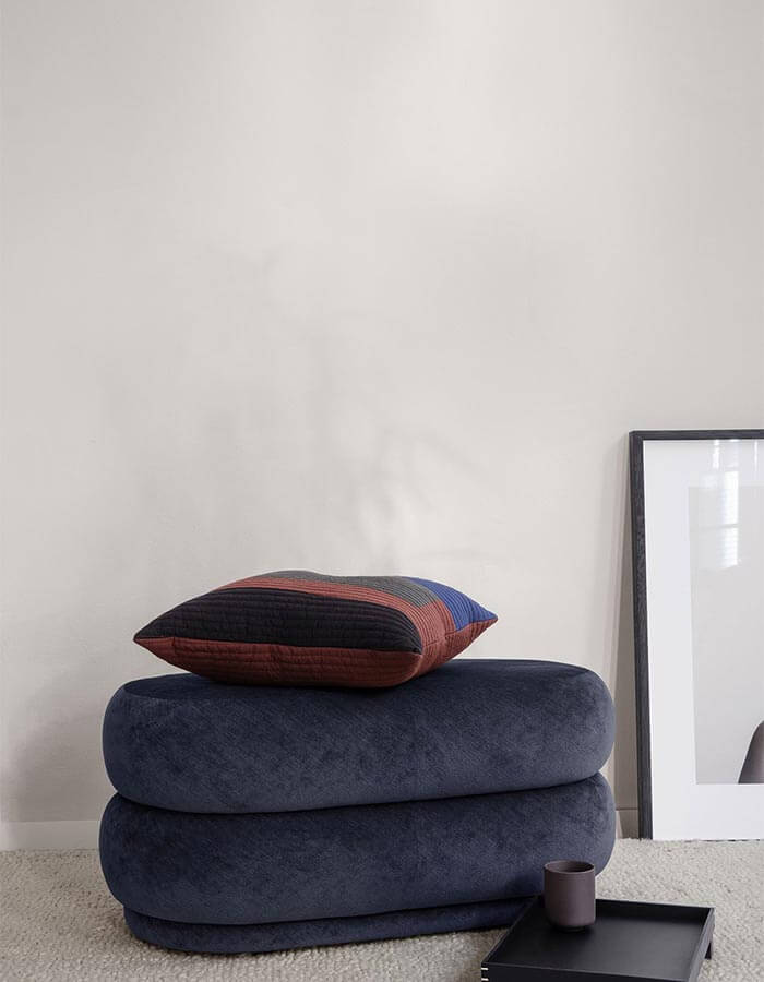 Lacivert Kadife Kumaşlı Oval Puf