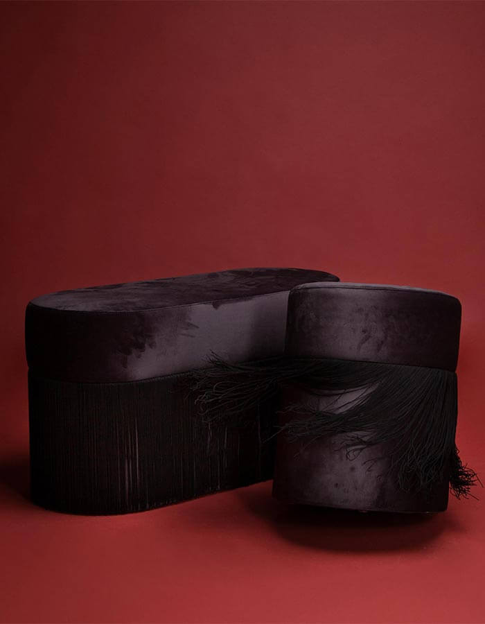 Siyah Kadife Kumaşlı Siyah Püsküllü Yuvarlak Puf