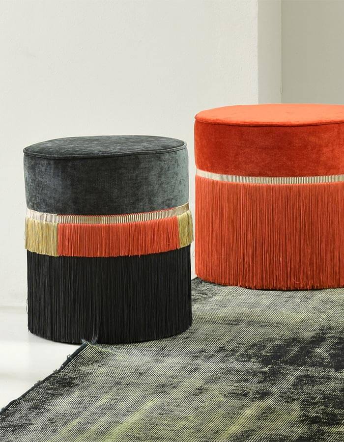 Gri Kadife Kumaşlı Çok Renkli Desenli Püsküllü Yuvarlak Puf