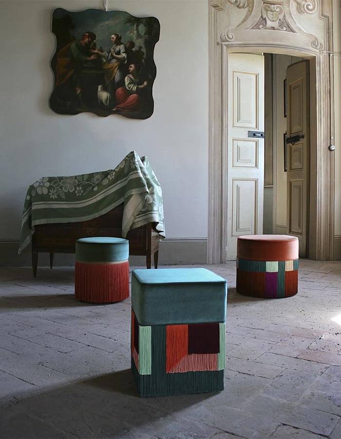 Çam Yeşili Kadife Kumaşlı Çok Renkli Hareketli Püsküllü Kare Puf