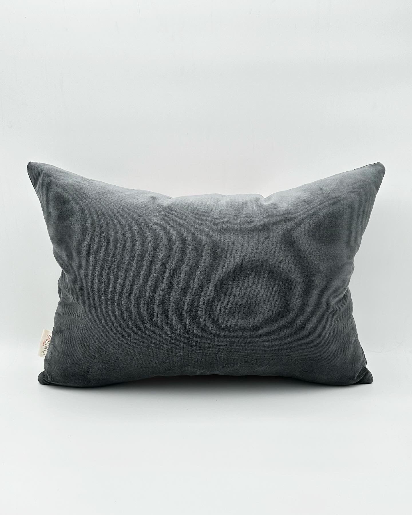 Gri Turuncu Ekoseli Geyik Nakışlı Yılbaşı Yeni Yıl Yastık