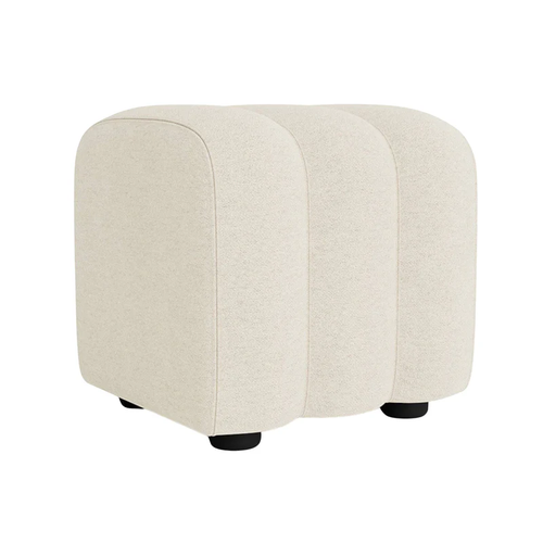 Chill beyaz şönil kare puf, siyah ahşap ayaklarıyla, 45x45 cm, 75,000 martindl aşınma direnci.