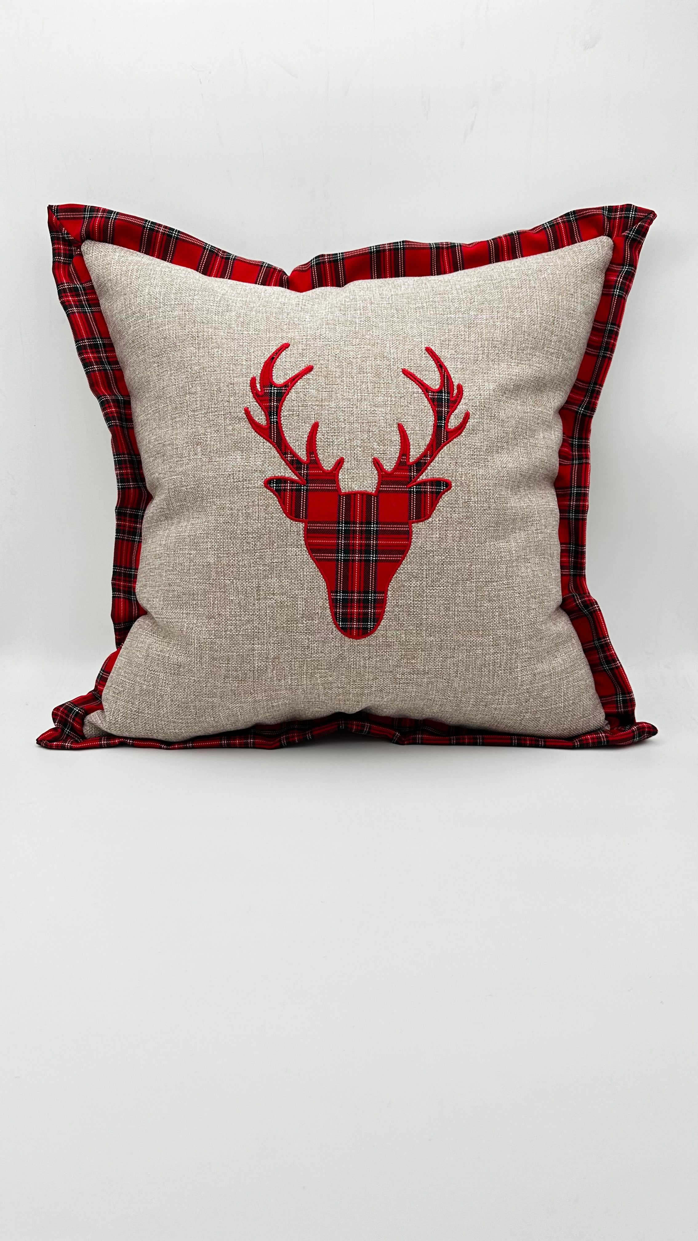 Kırmızı Çam Ağacı Ekose Aplikeli Yılbaşı Konsepti Kare Yastık Kırlent