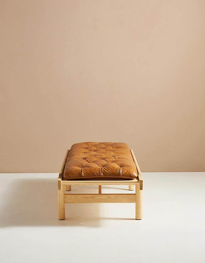 Taba Rengi Suni Deri Kapitoneli Ahşap Ayaklı Bench Detay