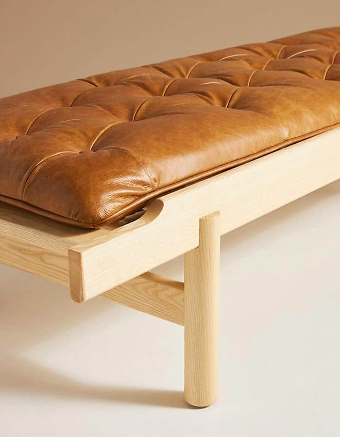 Taba Rengi Suni Deri Kapitoneli Ahşap Ayaklı Bench Detay 2